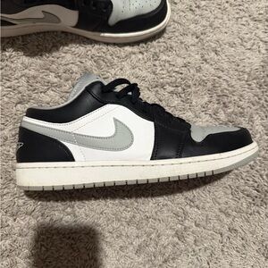 Jordan Men's Black and White Sneakers